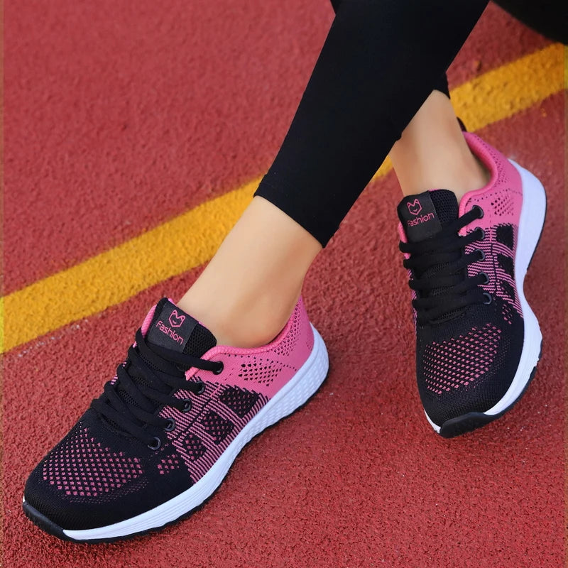 Moda y confort en cada paso
Las Zapatillas Deportivas de Mujer 2024 con diseño plataforma combinan estilo y comodidad, ideales para la primavera, invierno y uso diario. Perfectas para entrenar, correr o completar un look cas