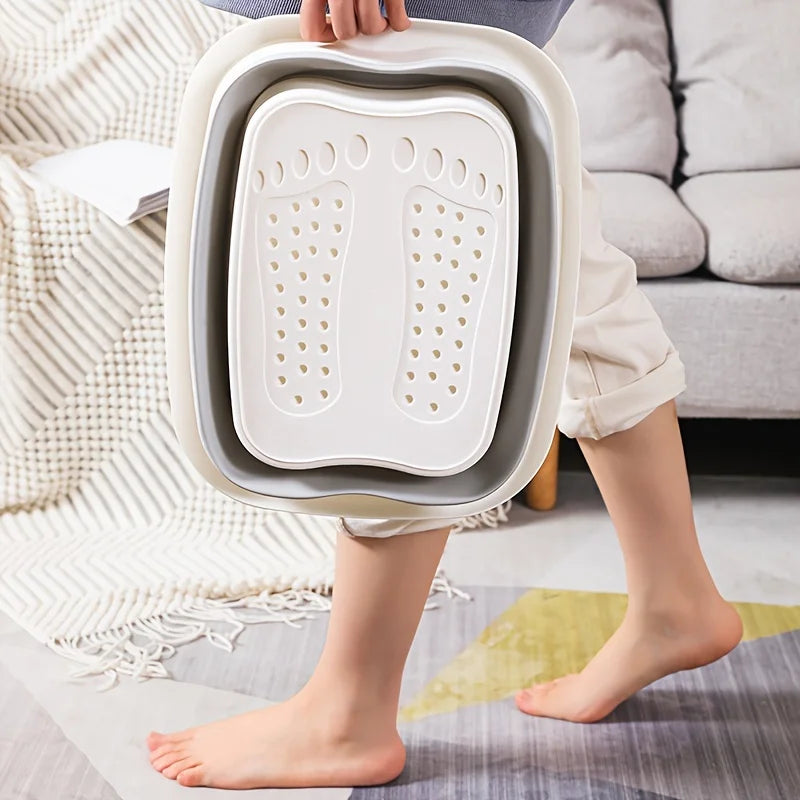 Disfruta de un momento de relajación y cuidado para tus pies con esta tina plegable de diseño ergonómico. Su formato portátil y con tapa la hace perfecta para usar en casa o llevar de viaje