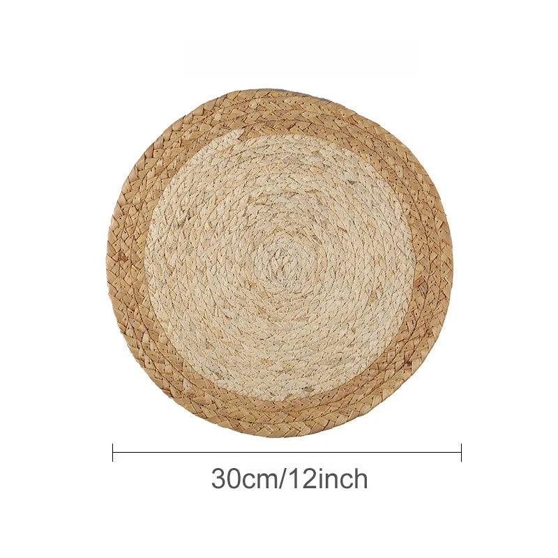“Mantel Redondo Boho Trenzado de Jacinto de Agua | Resistente al Calor y Antideslizante, Perfecto para Decorar Mesas de Comedor con Estilo Natural y Elegante.”