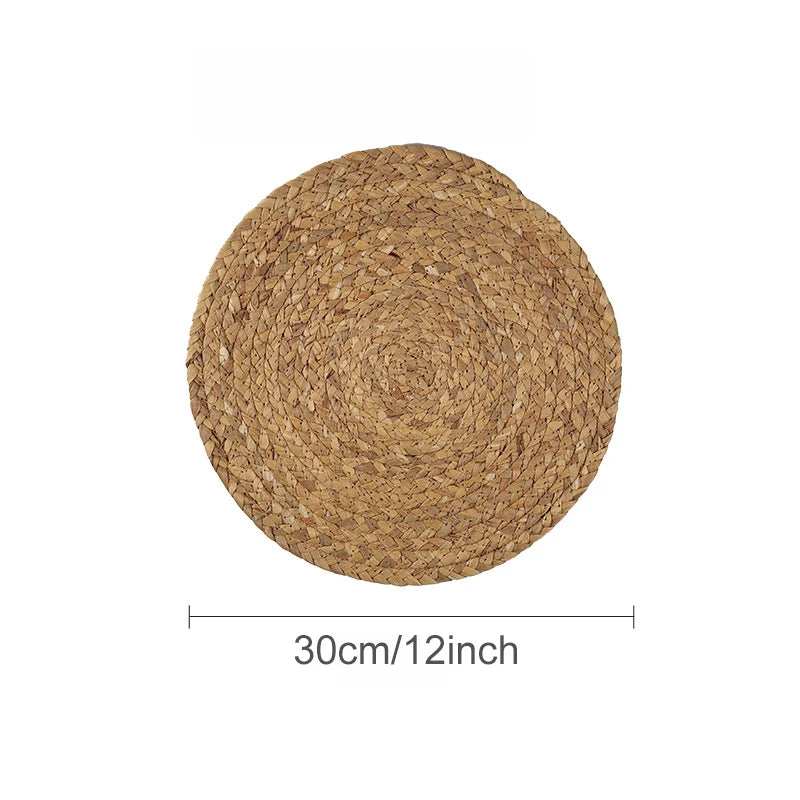 “Mantel Redondo Boho Trenzado de Jacinto de Agua | Resistente al Calor y Antideslizante, Perfecto para Decorar Mesas de Comedor con Estilo Natural y Elegante.”