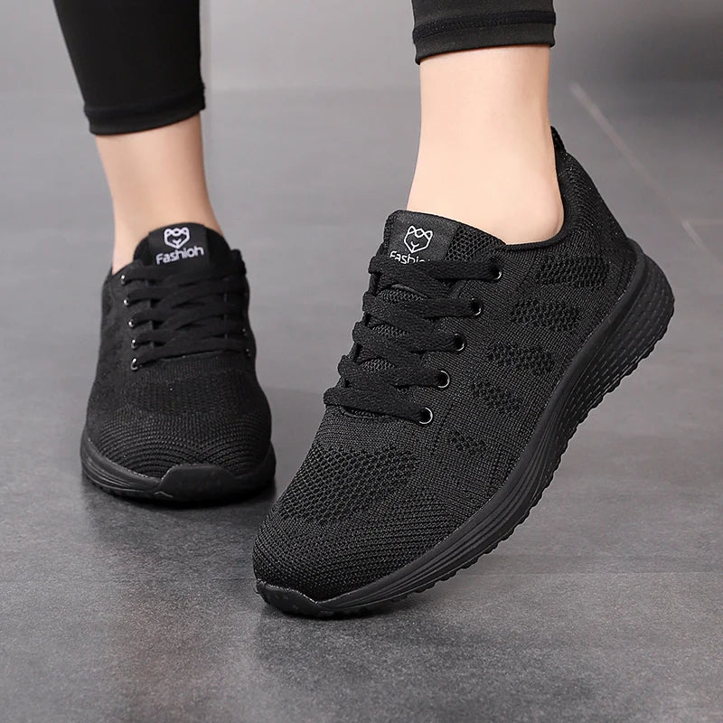 Moda y confort en cada paso
Las Zapatillas Deportivas de Mujer 2024 con diseño plataforma combinan estilo y comodidad, ideales para la primavera, invierno y uso diario. Perfectas para entrenar, correr o completar un look cas