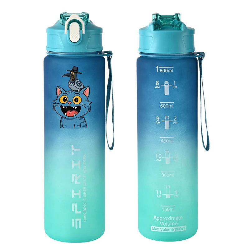Botella Deportiva K-Pop Demon Hunters 800ml | Botella de plástico resistente y a prueba de fugas, con escala medidora. Ideal para viajar, entrenar o actividades diarias, manteniendo tu bebida segura y accesible. Perfecta par