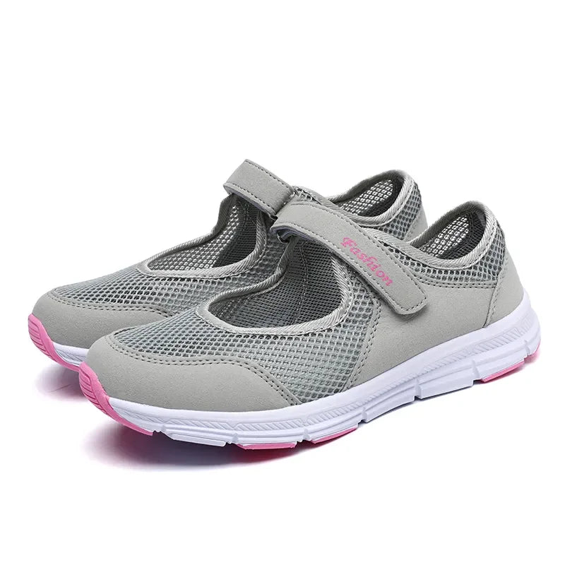 Estilo y comodidad todo el día
Las Zapatillas Vulcanizadas de Mujer combinan moda y confort con su diseño de malla transpirable y suela ligera. Perfectas para caminar, trabajar o uso diario.