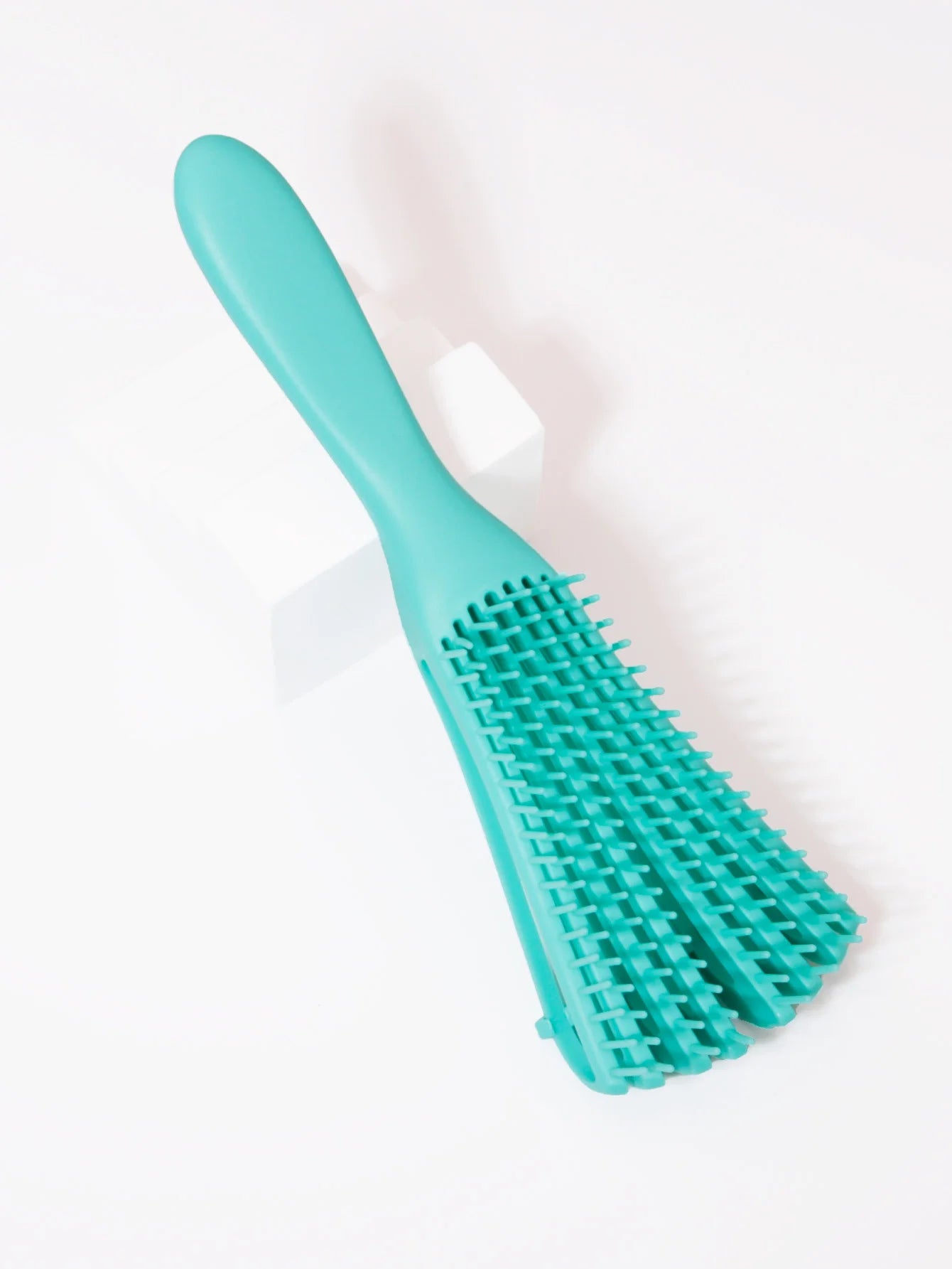Cepillo Exfoliante Ajustable | Para cualquier tipo de cabello, especial para pelo rizo. Sus cerdas regulables desenredan suavemente, estimulan el cuero cabelludo y se pueden usar tanto en cabello seco como húmedo, dejando un