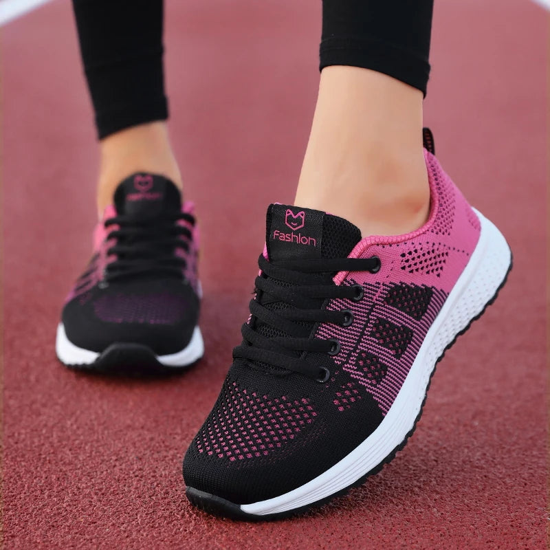 Moda y confort en cada paso
Las Zapatillas Deportivas de Mujer 2024 con diseño plataforma combinan estilo y comodidad, ideales para la primavera, invierno y uso diario. Perfectas para entrenar, correr o completar un look cas