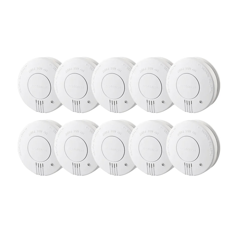¡Protege tu hogar y oficina con un sistema de alarma confiable! Este detector de humo de alta calidad es esencial para mantener tu espacio seguro y libre de riesgos. Con batería reemplazable de 9V y un sensor de humo avanza