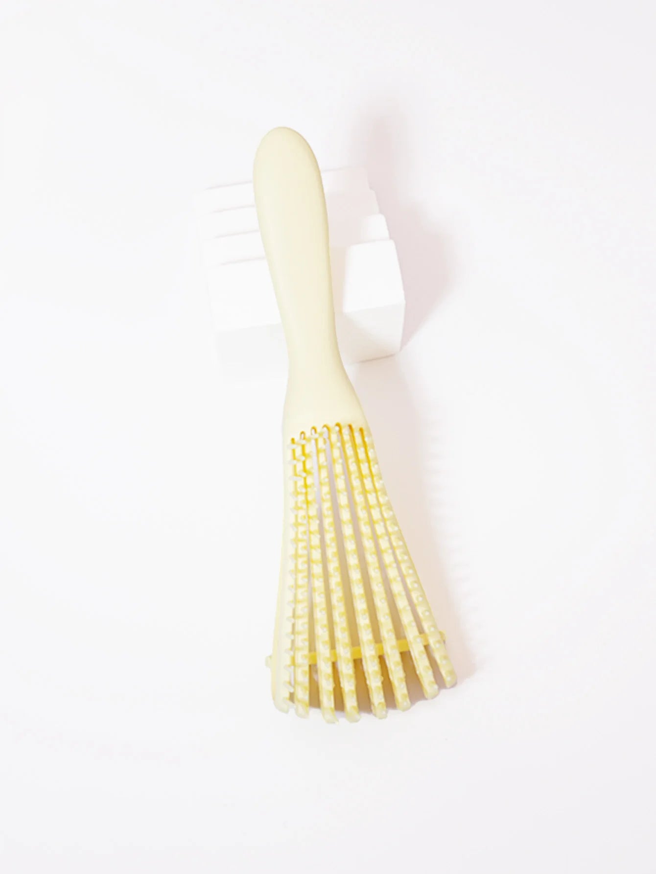 Cepillo Exfoliante Ajustable | Para cualquier tipo de cabello, especial para pelo rizo. Sus cerdas regulables desenredan suavemente, estimulan el cuero cabelludo y se pueden usar tanto en cabello seco como húmedo, dejando un