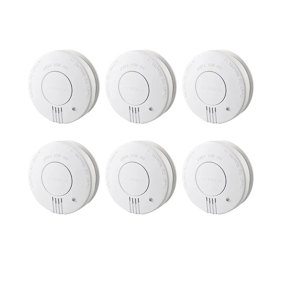 ¡Protege tu hogar y oficina con un sistema de alarma confiable! Este detector de humo de alta calidad es esencial para mantener tu espacio seguro y libre de riesgos. Con batería reemplazable de 9V y un sensor de humo avanza