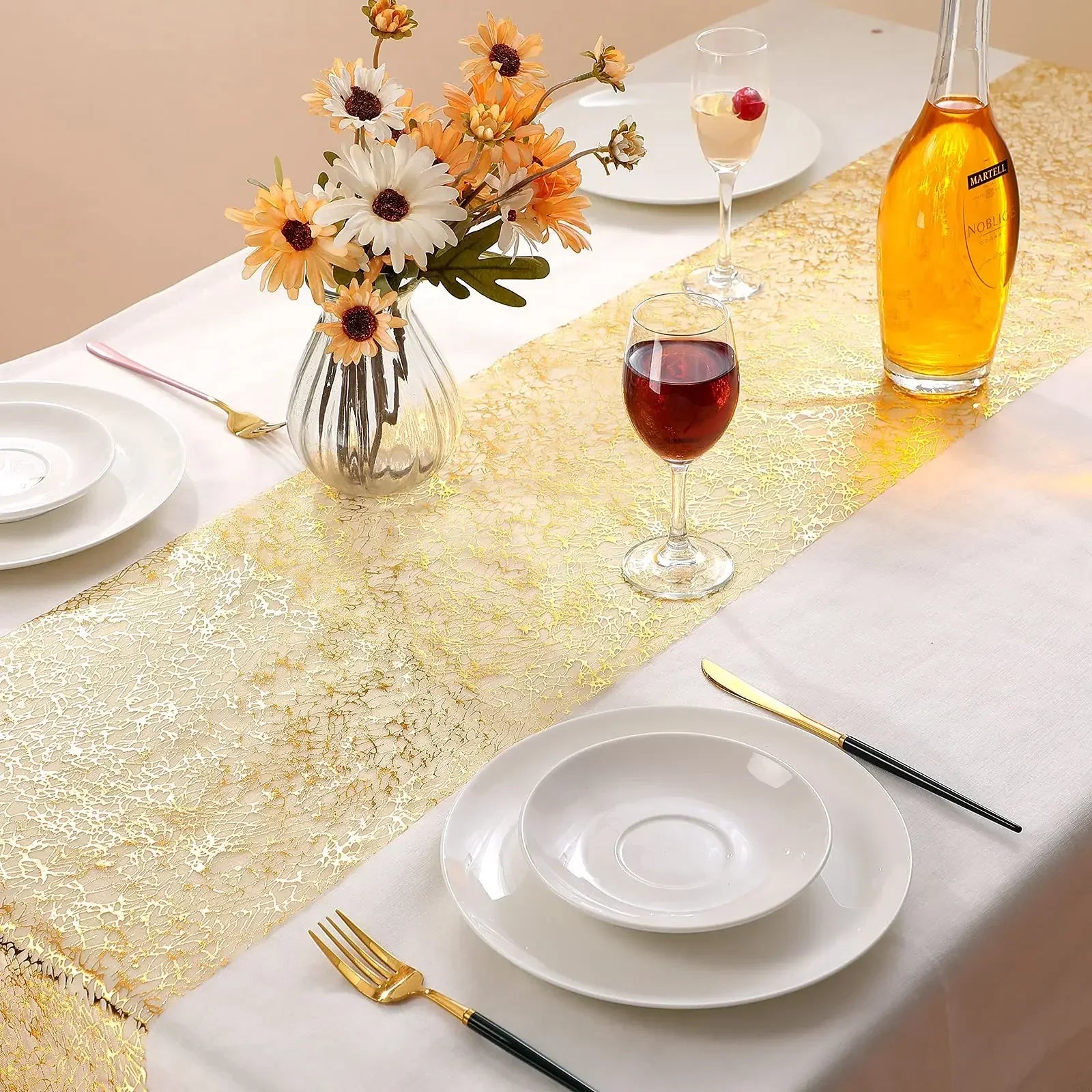 “Camino de Mesa Metálico Dorado 30x500cm | Tela Brillante en Rollos Rectangulares, Ideal para Decorar Mesas en Bodas, Cumpleaños y Eventos Especiales en Casa.”
