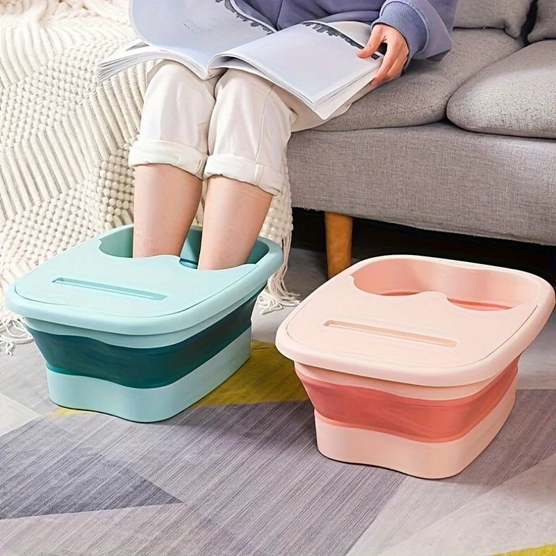 Disfruta de un momento de relajación y cuidado para tus pies con esta tina plegable de diseño ergonómico. Su formato portátil y con tapa la hace perfecta para usar en casa o llevar de viaje
