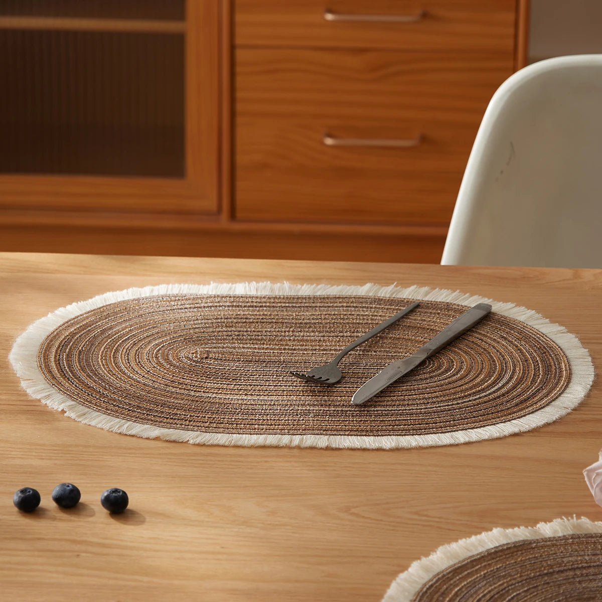 “Juego de 4 Manteles Individuales Ovalados | Protectores de Mesa Resistentes al Calor, Antideslizantes y Fáciles de Lavar, Ideales para Comedor, Cocina o Reuniones Familiares.”