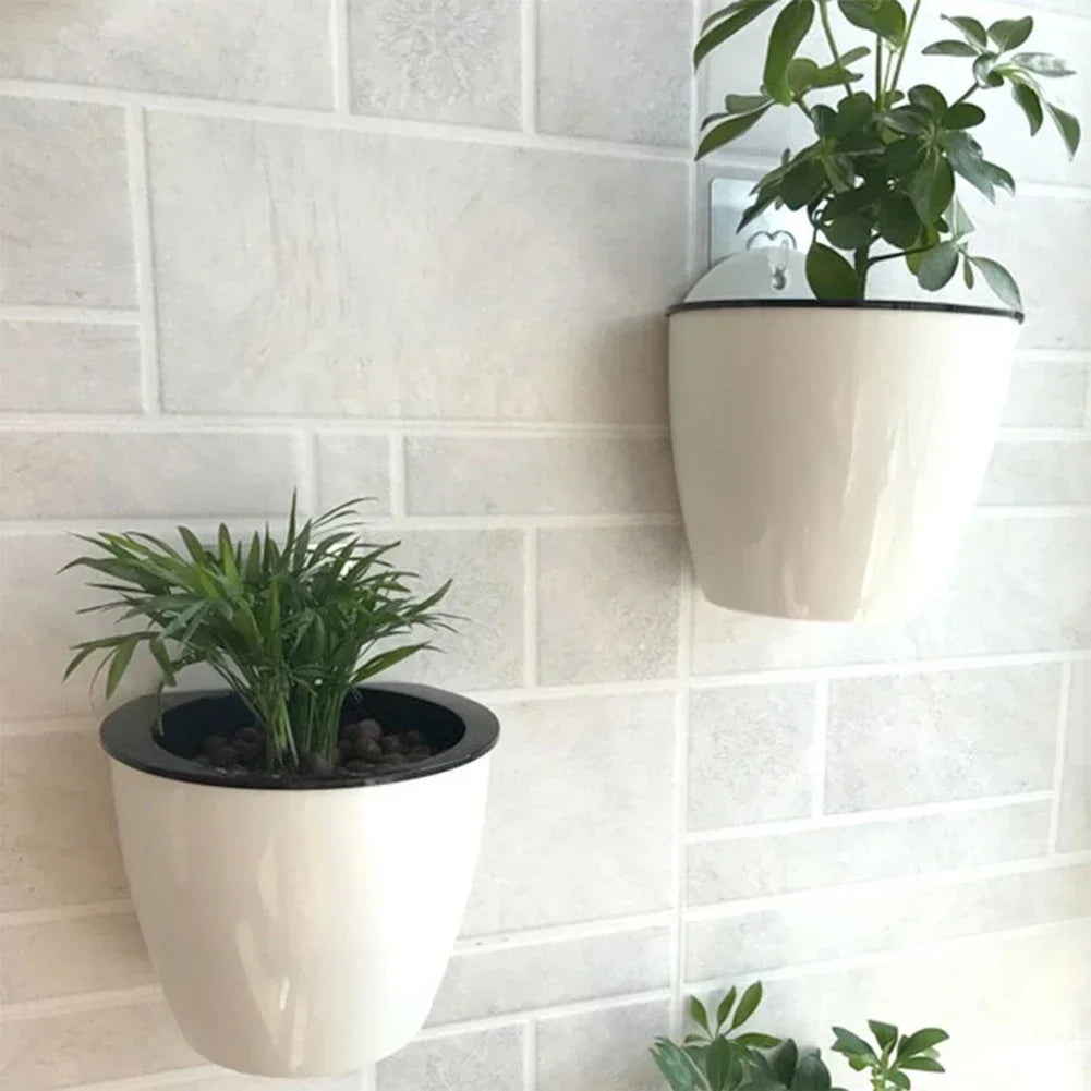 “Maceta de Pared de Plástico con Sistema de Autorriego | Diseño Creativo para Plantas y Flores, Ideal para Colgar en Paredes y Añadir Estilo y Frescura a tu Hogar.”