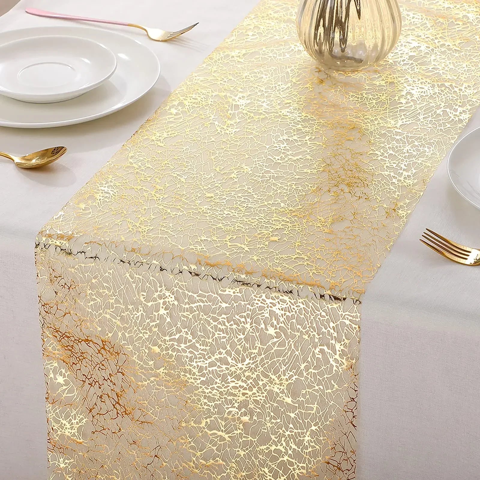 “Camino de Mesa Metálico Dorado 30x500cm | Tela Brillante en Rollos Rectangulares, Ideal para Decorar Mesas en Bodas, Cumpleaños y Eventos Especiales en Casa.”