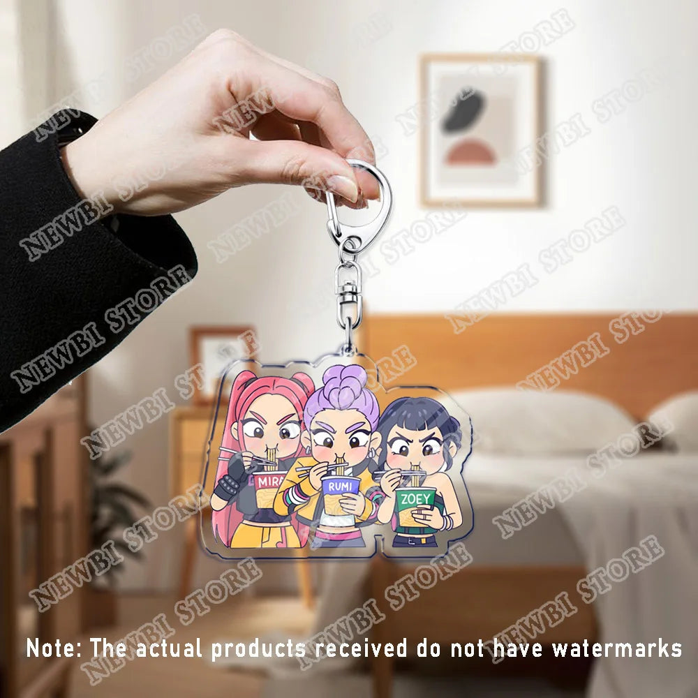 Llavero K-Pop Demon Hunters | Accesorio divertido y coleccionable con personajes Huntrix, Saja, Rumi, Zoey, Jinu y Derpy Tiger. Ideal como regalo, adorno para mochilas o llaves, perfecto para fans que quieren mostrar su estil