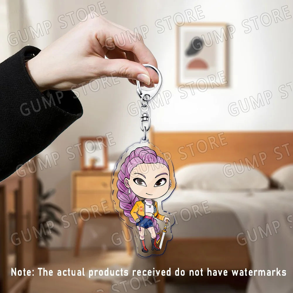 Llavero K-Pop Demon Hunters | Accesorio divertido y coleccionable con personajes Huntrix, Saja, Rumi, Zoey, Jinu y Derpy Tiger. Ideal como regalo, adorno para mochilas o llaves, perfecto para fans que quieren mostrar su estil