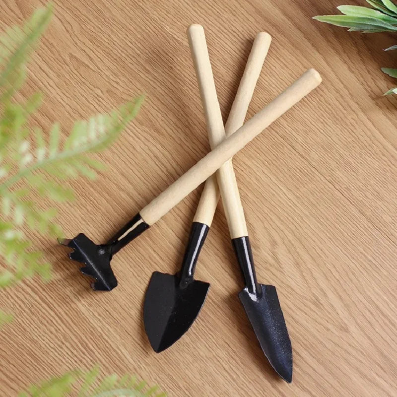 “Juego de 3 Herramientas de Jardinería Mini | Perfectas para Aflojar Tierra, Plantar y Cuidar Macetas en Interiores o Jardín. Prácticas, Multifuncionales y de Uso Doméstico.”