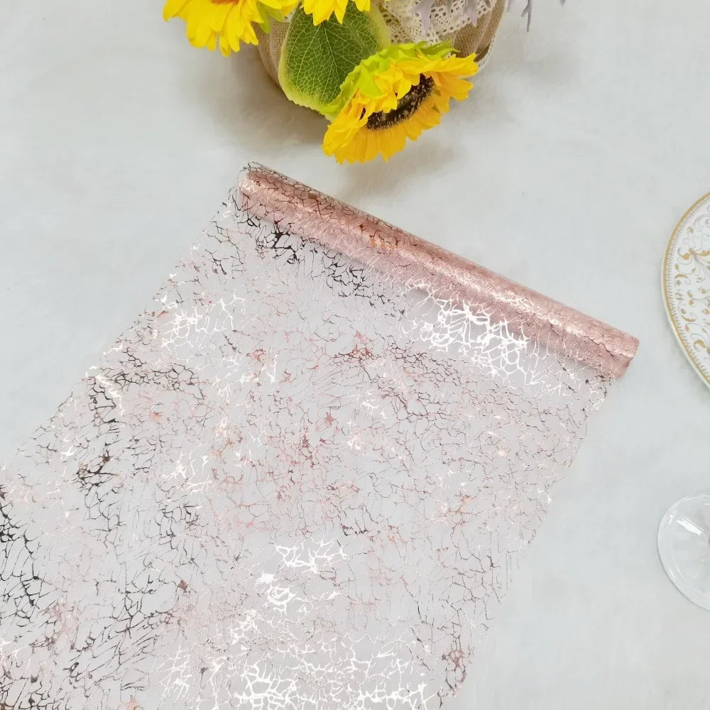 “Camino de Mesa Metálico Dorado 30x500cm | Tela Brillante en Rollos Rectangulares, Ideal para Decorar Mesas en Bodas, Cumpleaños y Eventos Especiales en Casa.”
