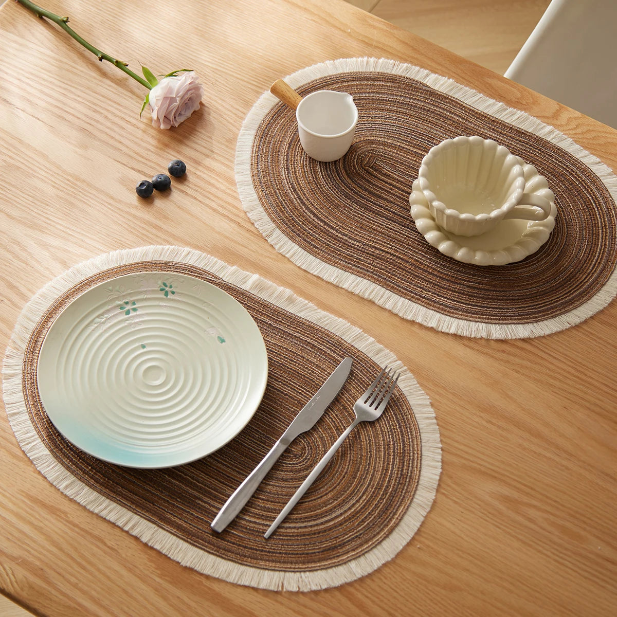 “Juego de 4 Manteles Individuales Ovalados | Protectores de Mesa Resistentes al Calor, Antideslizantes y Fáciles de Lavar, Ideales para Comedor, Cocina o Reuniones Familiares.”
