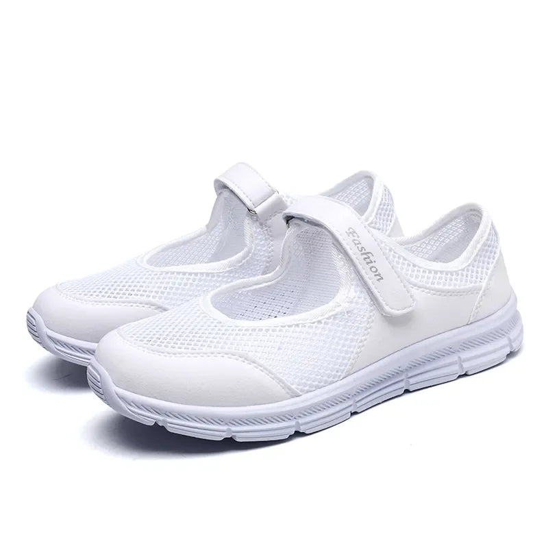 Estilo y comodidad todo el día
Las Zapatillas Vulcanizadas de Mujer combinan moda y confort con su diseño de malla transpirable y suela ligera. Perfectas para caminar, trabajar o uso diario.