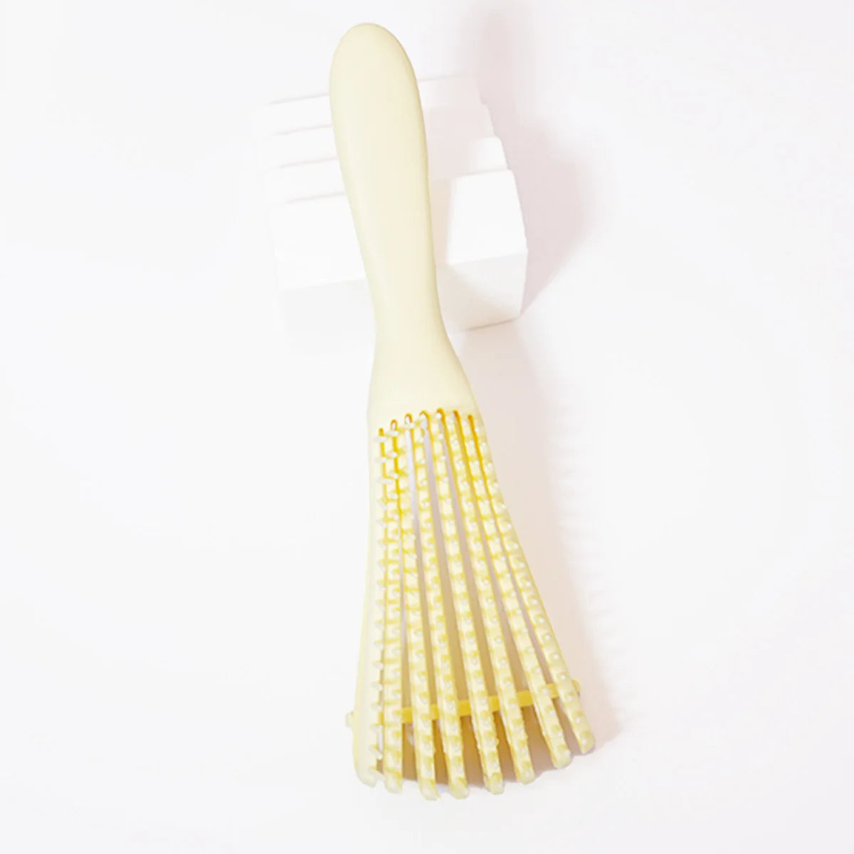 Cepillo Exfoliante Ajustable | Para cualquier tipo de cabello, especial para pelo rizo. Sus cerdas regulables desenredan suavemente, estimulan el cuero cabelludo y se pueden usar tanto en cabello seco como húmedo, dejando un